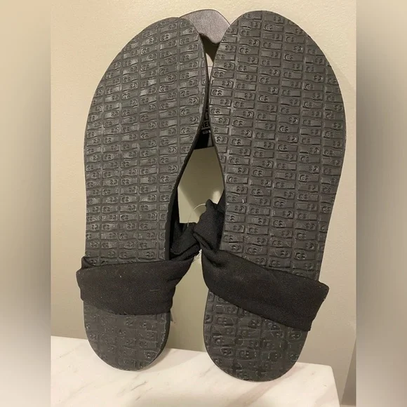 Sanuk Yoga Sling Burst Flip Flop Sandals Girls 6/7 Black 1011417Y Yoga Mat NWT - Picture 5 of 5